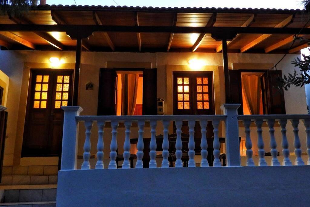 Traditional Villa Efterpi Chalki Town ภายนอก รูปภาพ