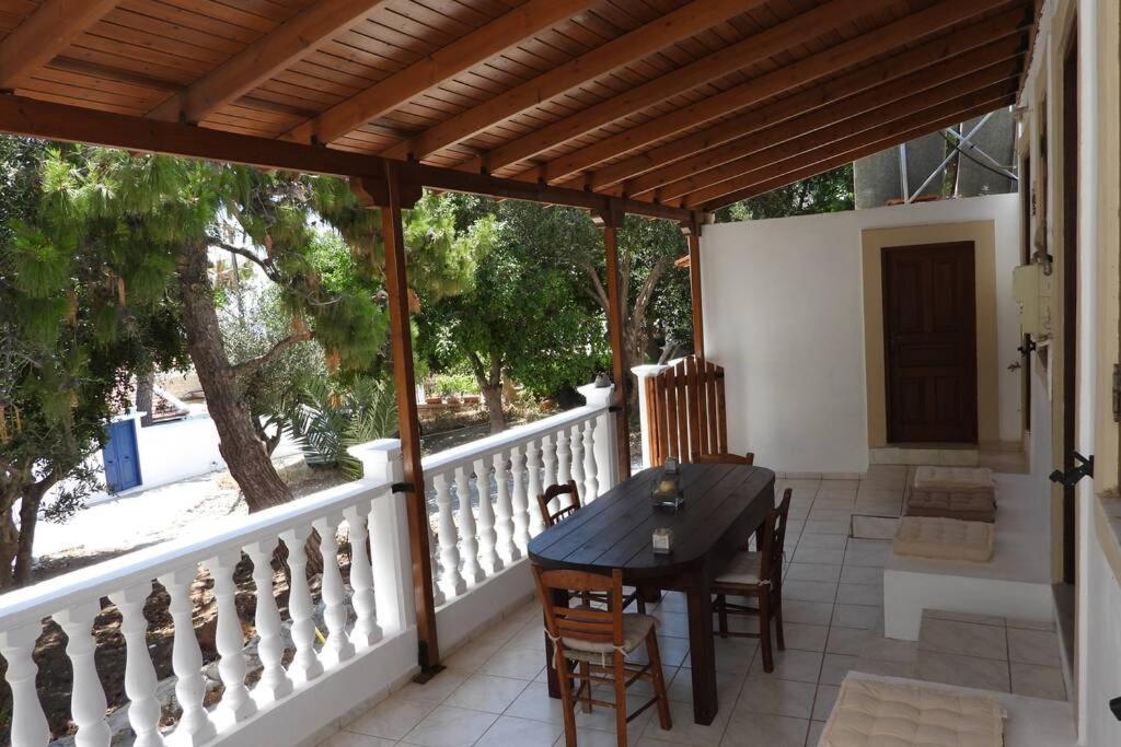 Traditional Villa Efterpi Chalki Town ภายนอก รูปภาพ