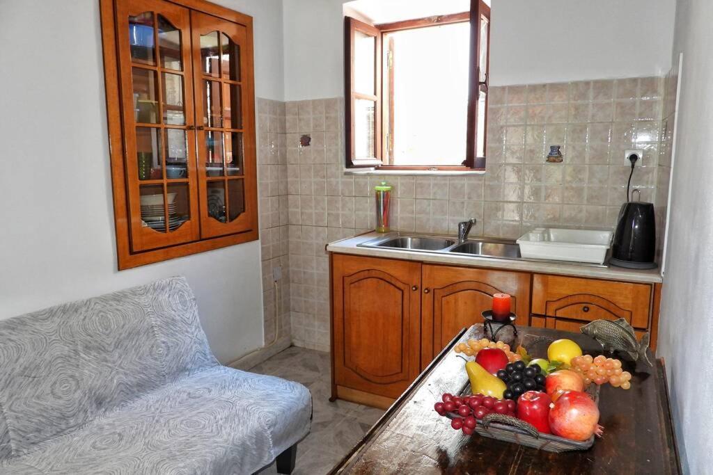 Traditional Villa Efterpi Chalki Town ภายนอก รูปภาพ