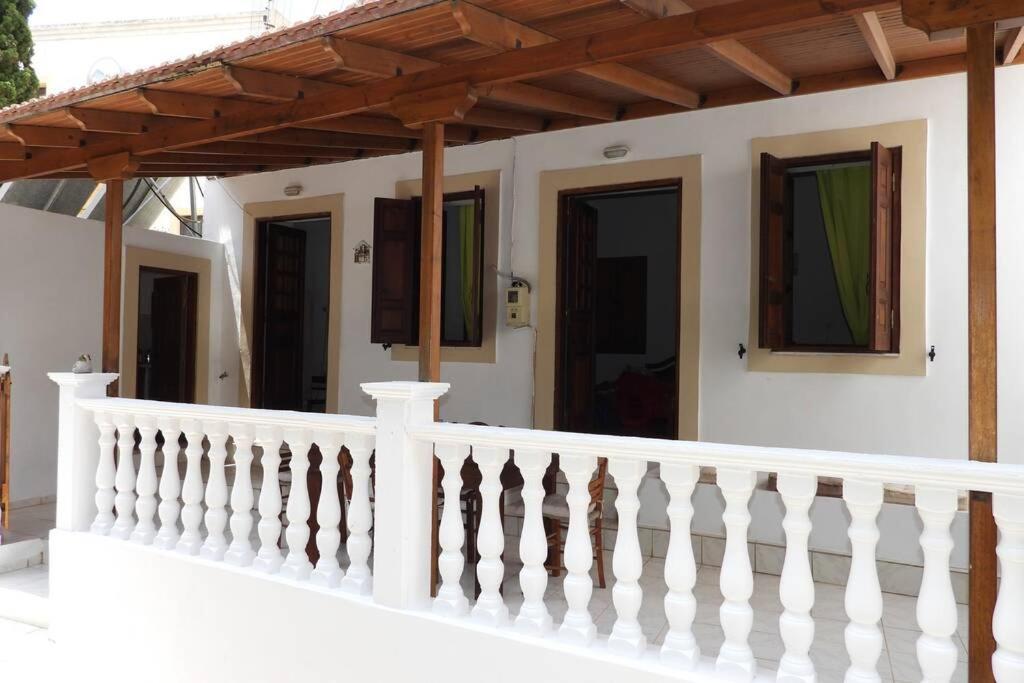 Traditional Villa Efterpi Chalki Town ภายนอก รูปภาพ
