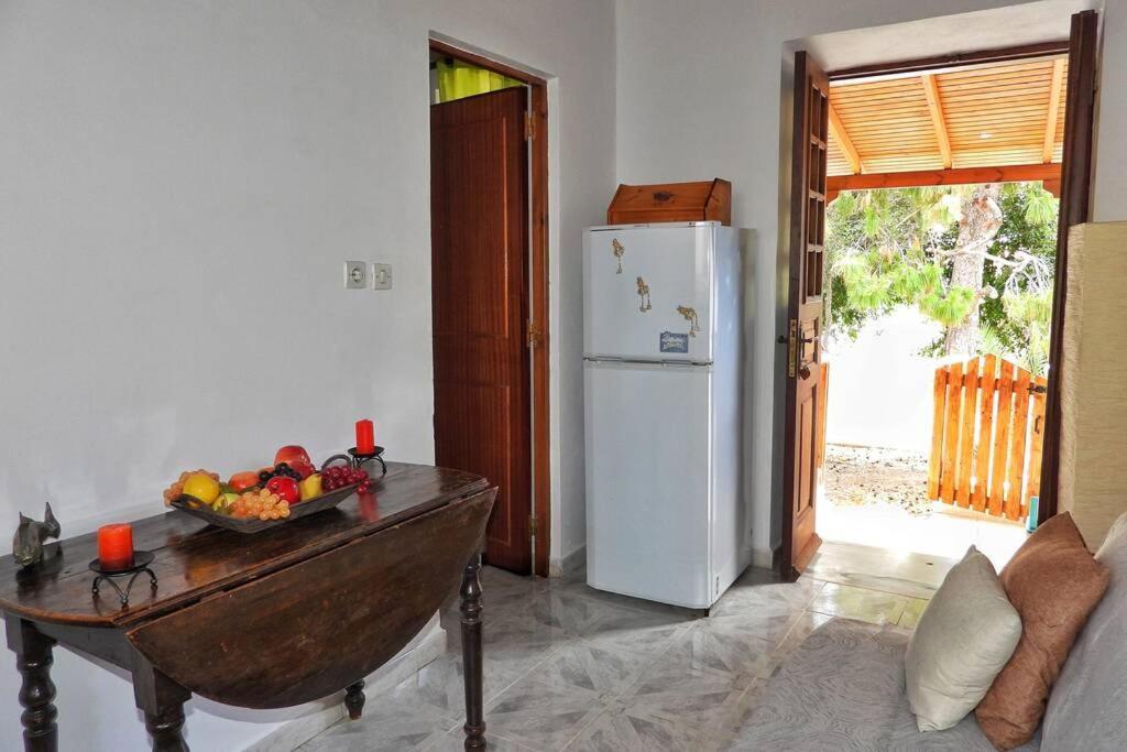 Traditional Villa Efterpi Chalki Town ภายนอก รูปภาพ