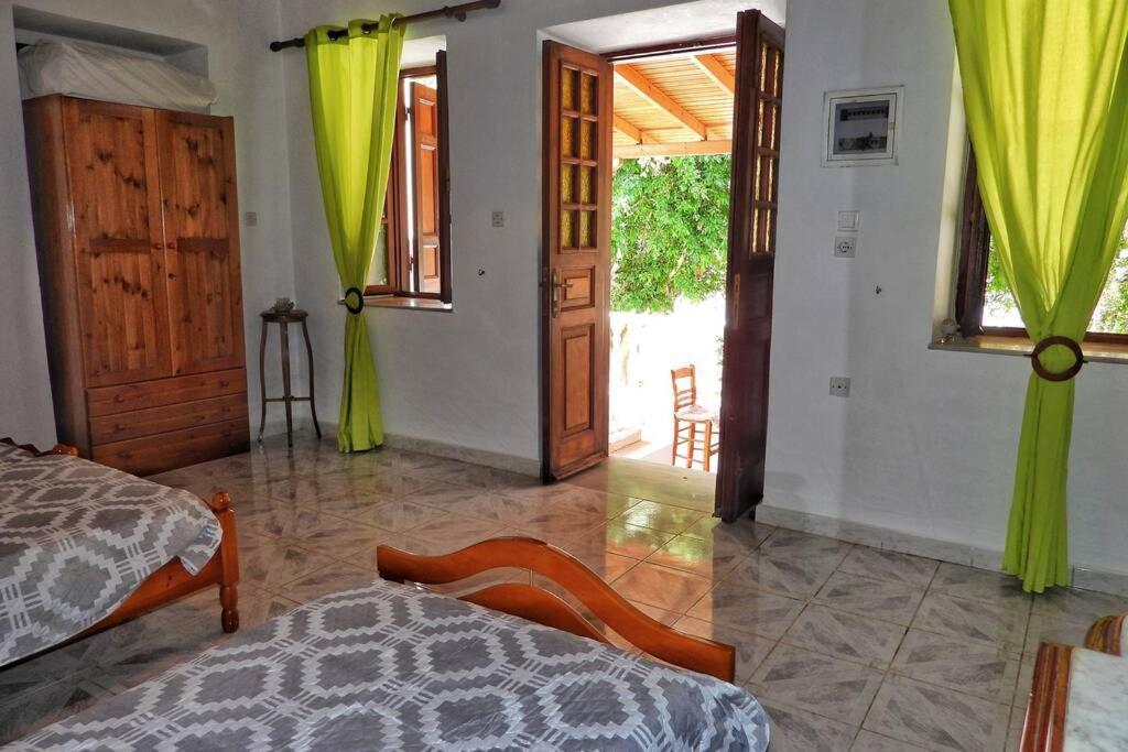 Traditional Villa Efterpi Chalki Town ภายนอก รูปภาพ